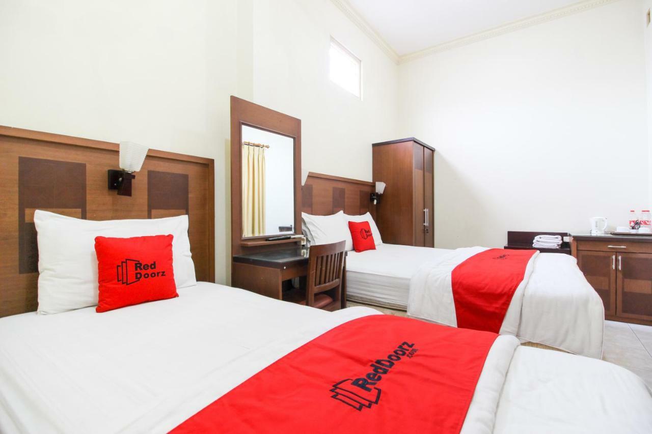 เรดดอร์ซ พลัส แอท เตกัล ปังกุง Hotel ยอกยาการ์ตา ภายนอก รูปภาพ